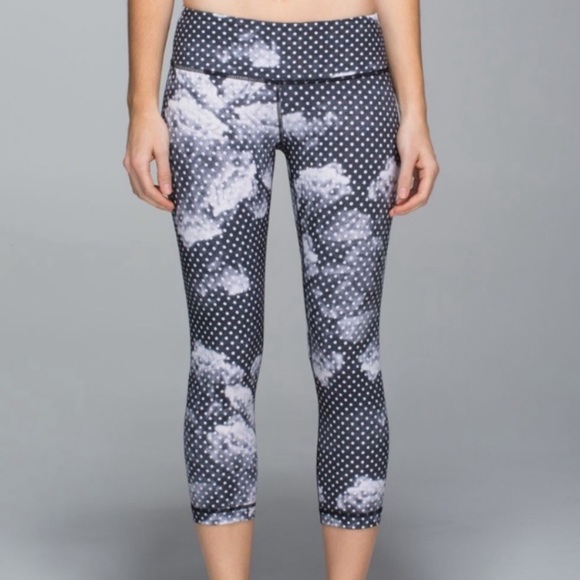 lululemon athletica Pants - Lululemon Wunder Under Crop Leggings
